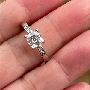 NWT Moissanite Diamond Asher Cut Ring in 925 Sterling Silver Size 8 CZ Accebnts